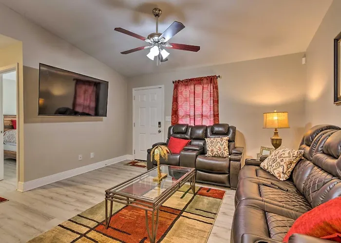 Holiday home 'the Royal Retreat' ~ 10 Mi To Local Beaches! *