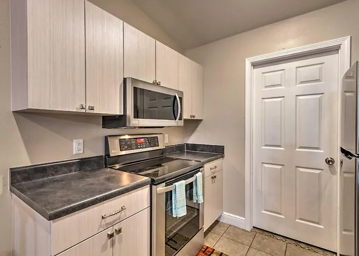 Holiday home 'the Royal Retreat' ~ 10 Mi To Local Beaches! Pensacola
