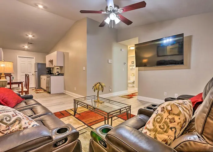 Holiday home 'the Royal Retreat' ~ 10 Mi To Local Beaches! Pensacola